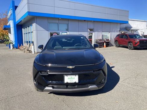 New 2026 Chevrolet Equinox EV LT image 2