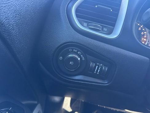 Used 2020 Jeep Renegade Latitude image 13