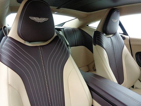 Used 2018 Aston Martin DB11 V12 image 21