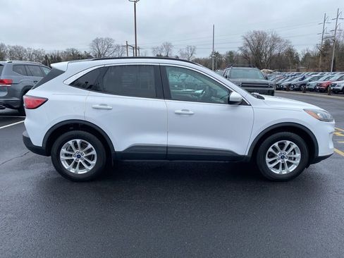 Used 2020 Ford Escape SE image 2
