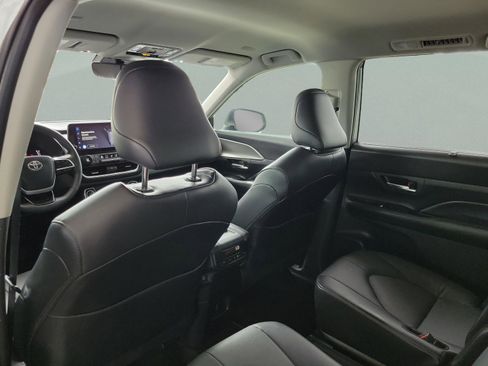 Certified 2025 Toyota Grand Highlander AWD image 10