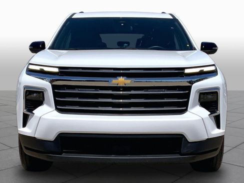 Used 2025 Chevrolet Traverse LT FWD image 4