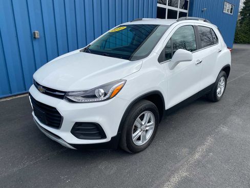 Used 2017 Chevrolet Trax LT w/ LT Convenience Package image 2