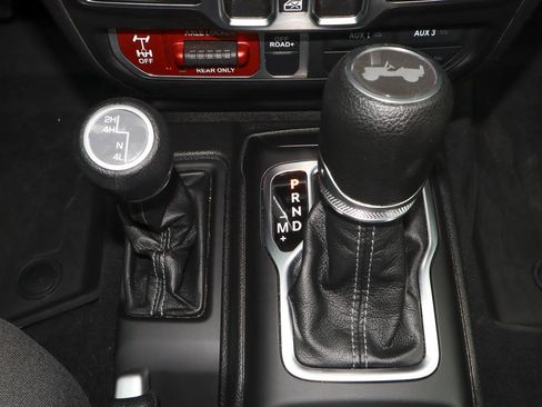 Used 2025 Jeep Wrangler Unlimited Sport AWD/4WD image 24
