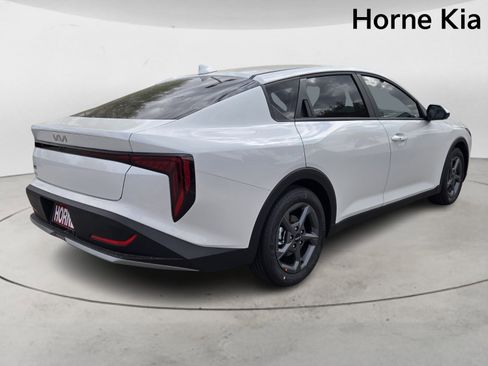 New 2025 Kia K4 LXS image 4