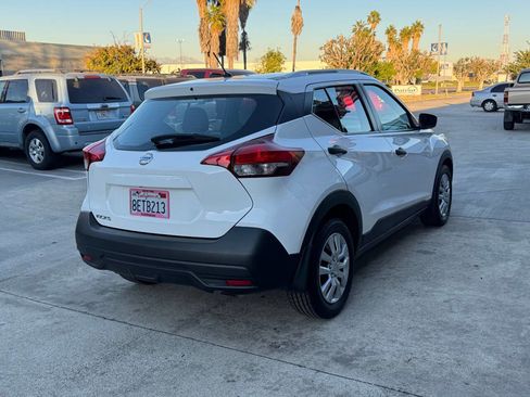 Used 2018 Nissan Kicks S image 10