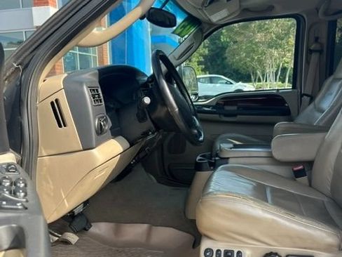 Used 2005 Ford Excursion Limited AWD/4WD image 3