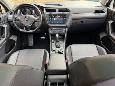 Used 2018 Volkswagen Tiguan SE w/ Panoramic Sunroof Package image 13