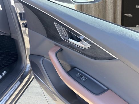 Used 2019 Audi Q8 Premium Plus w/ Premium Plus image 47