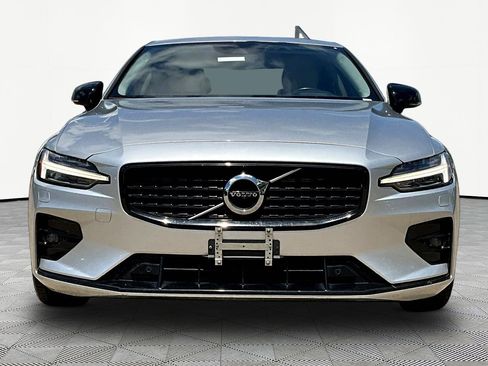 Used 2022 Volvo S60 B5 Momentum AWD/4WD image 2