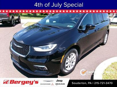 Certified 2025 Chrysler Pacifica Select