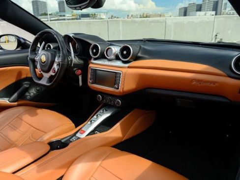 Used 2015 Ferrari California T RWD image 12