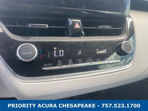 Used 2025 Toyota Corolla LE FWD image 12
