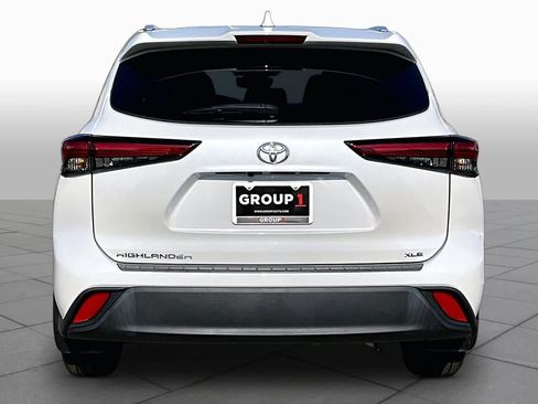 Used 2022 Toyota Highlander XLE FWD image 5