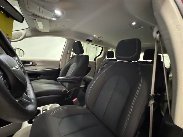 Used 2023 Chrysler Voyager LX FWD image 22