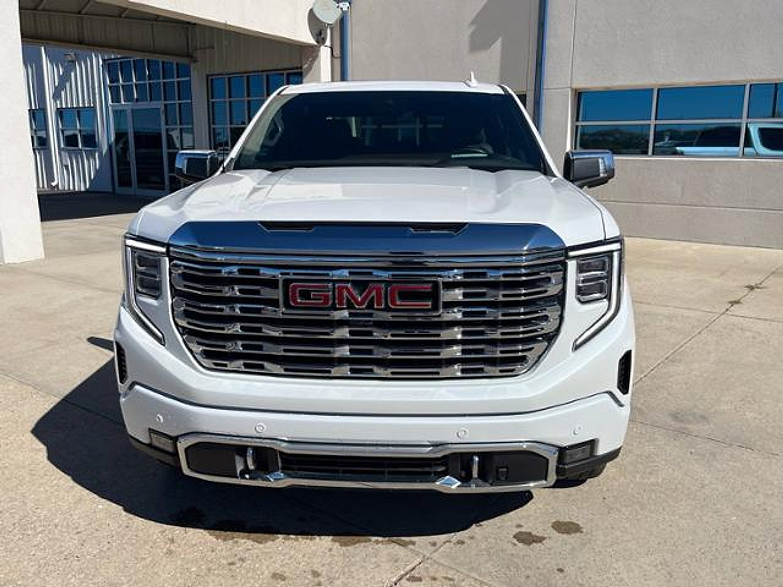 Used 2025 GMC Sierra 1500 Denali w/ Denali Reserve Package AWD/4WD image 2