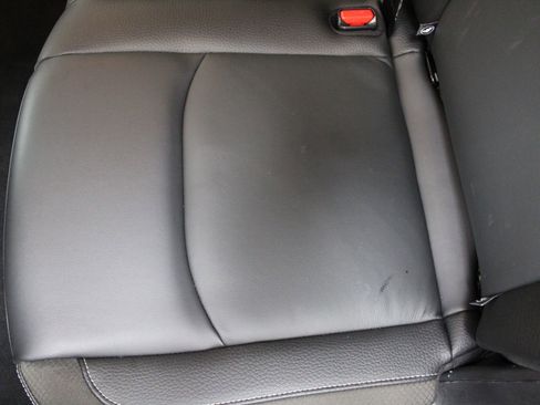 Used 2023 Nissan Pathfinder SL AWD/4WD image 18