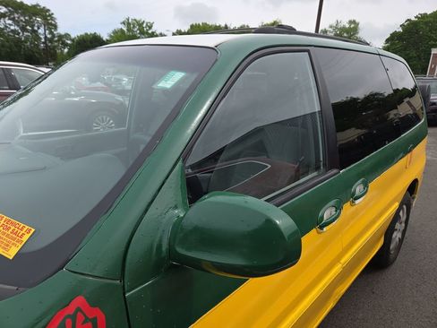 Used 2005 Kia Sedona LX FWD image 10