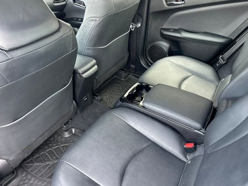 Used 2017 Toyota Prius Prime Premium image 27