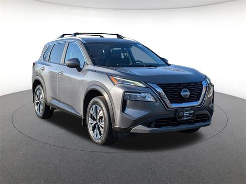Used 2023 Nissan Rogue SV w/ SV Premium Package image 3