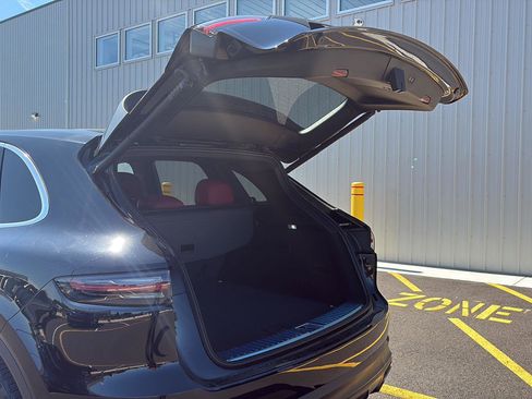 Used 2022 Porsche Cayenne image 22