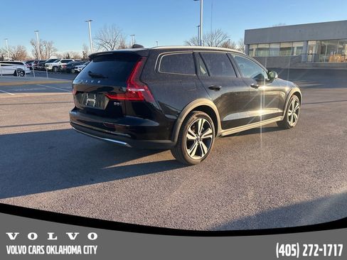 Certified 2025 Volvo V60 B5 Cross Country Plus image 4