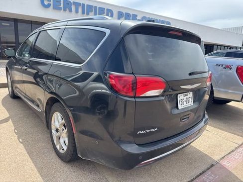 Used 2018 Chrysler Pacifica Touring-L Plus w/ Advanced Safetytec Group FWD image 5