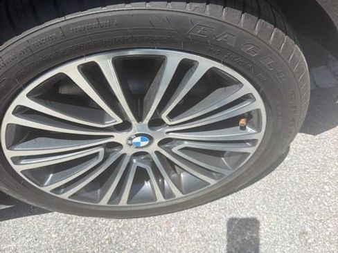 Used 2018 BMW 530i w/ Premium Package RWD image 3