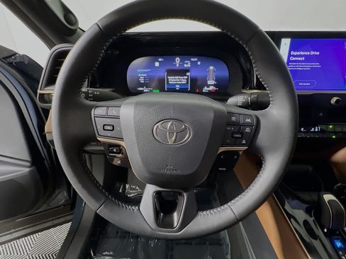 Used 2026 Toyota Crown AWD/4WD image 18