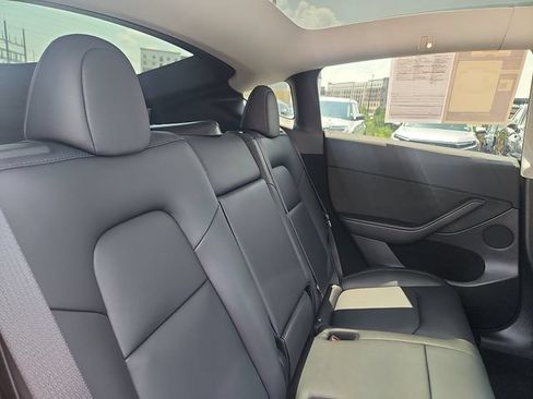 Used 2023 Tesla Model Y Long Range AWD/4WD image 26