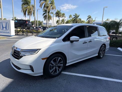 Certified 2024 Honda Odyssey Touring image 4