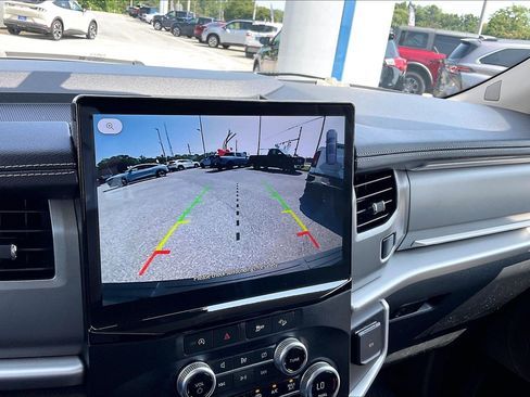 Used 2024 Ford Expedition XLT AWD/4WD image 19