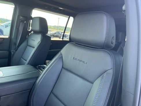 Used 2025 GMC Yukon XL Denali w/ Sun & Power Step Package AWD/4WD image 11