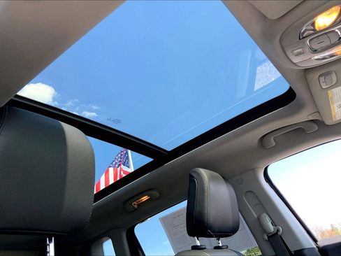 Used 2022 Jeep Compass Latitude w/ Sun and Sound Group image 13