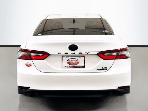 Used 2022 Toyota Camry LE FWD image 5