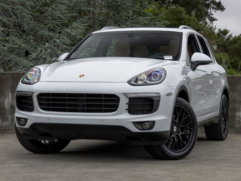 Used 2016 Porsche Cayenne AWD/4WD image 1
