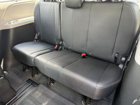 Used 2017 Toyota Sienna SE FWD image 29