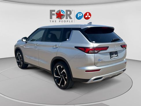 Used 2022 Mitsubishi Outlander SE AWD/4WD image 3