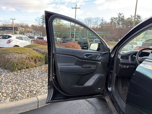 Used 2023 GMC Acadia AT4 w/ Preferred Package image 11