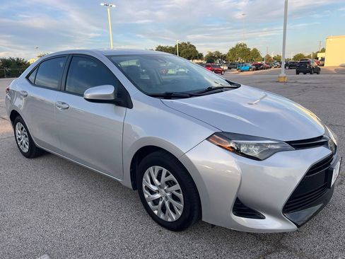 Used 2019 Toyota Corolla LE FWD image 3