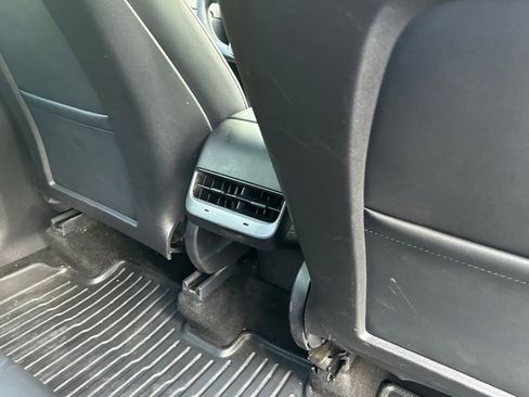 Used 2021 Tesla Model Y Long Range AWD/4WD image 38