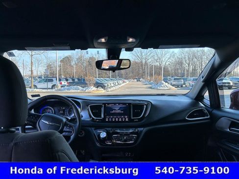 Used 2018 Chrysler Pacifica Touring Plus w/ S Appearance Package image 40