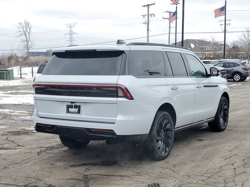 New 2026 Lincoln Navigator Reserve w/ Jet Appearance Package image 4