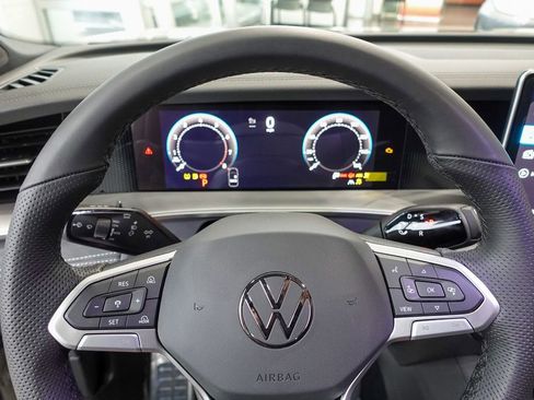 New 2026 Volkswagen Tiguan SE R-Line image 15