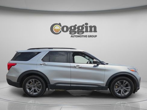 Used 2021 Ford Explorer XLT w/ Equipment Group 202A RWD image 6