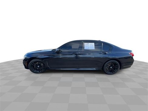 Used 2021 BMW 740i xDrive w/ M Sport Package image 5