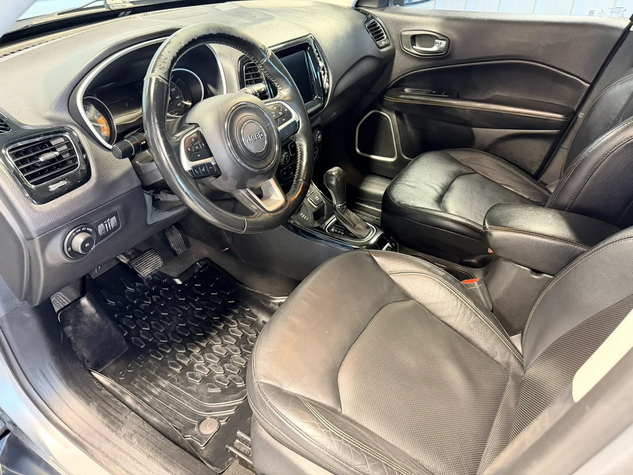 Used 2017 Jeep Compass Limited AWD/4WD image 9