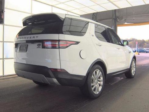 Used 2018 Land Rover Discovery HSE image 2