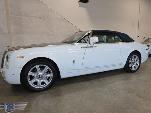 Used 2014 Rolls-Royce Phantom Drophead Coupe image 4