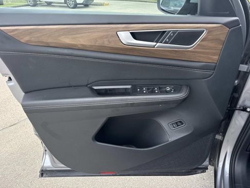 Used 2025 Volkswagen Atlas SE FWD image 18